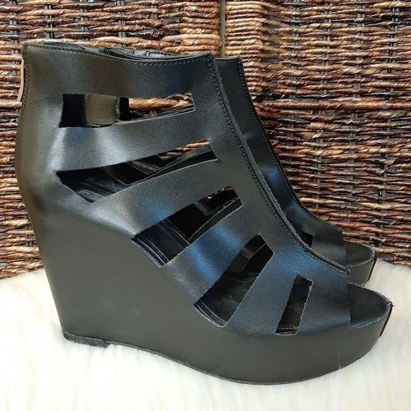 BCBGeneration Women's 7 Black Torrez Leather Platform Wedge Sandals Cage Heels - Picture 1 of 9